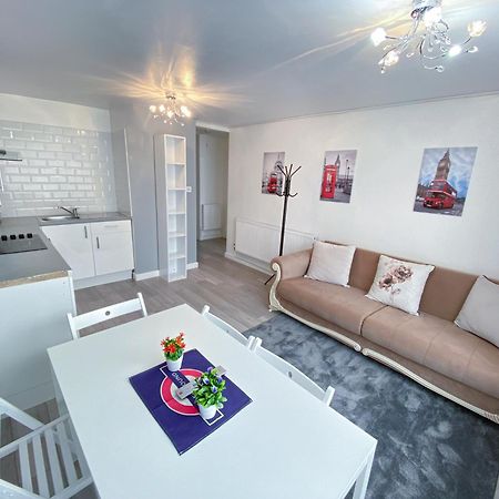 2 Bedroom Flat, Dalston Junction, Лондон Екстериор снимка