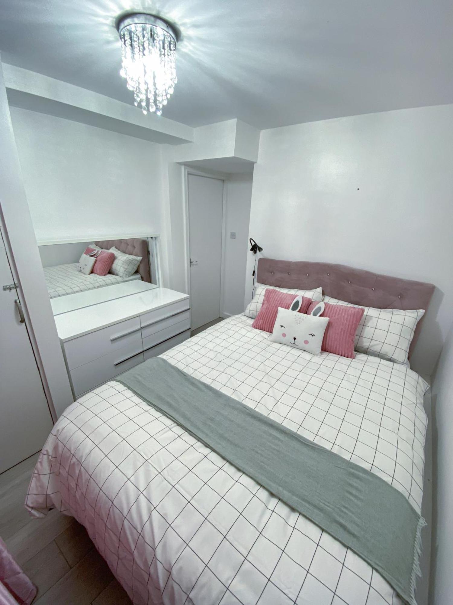 2 Bedroom Flat, Dalston Junction, Лондон Екстериор снимка